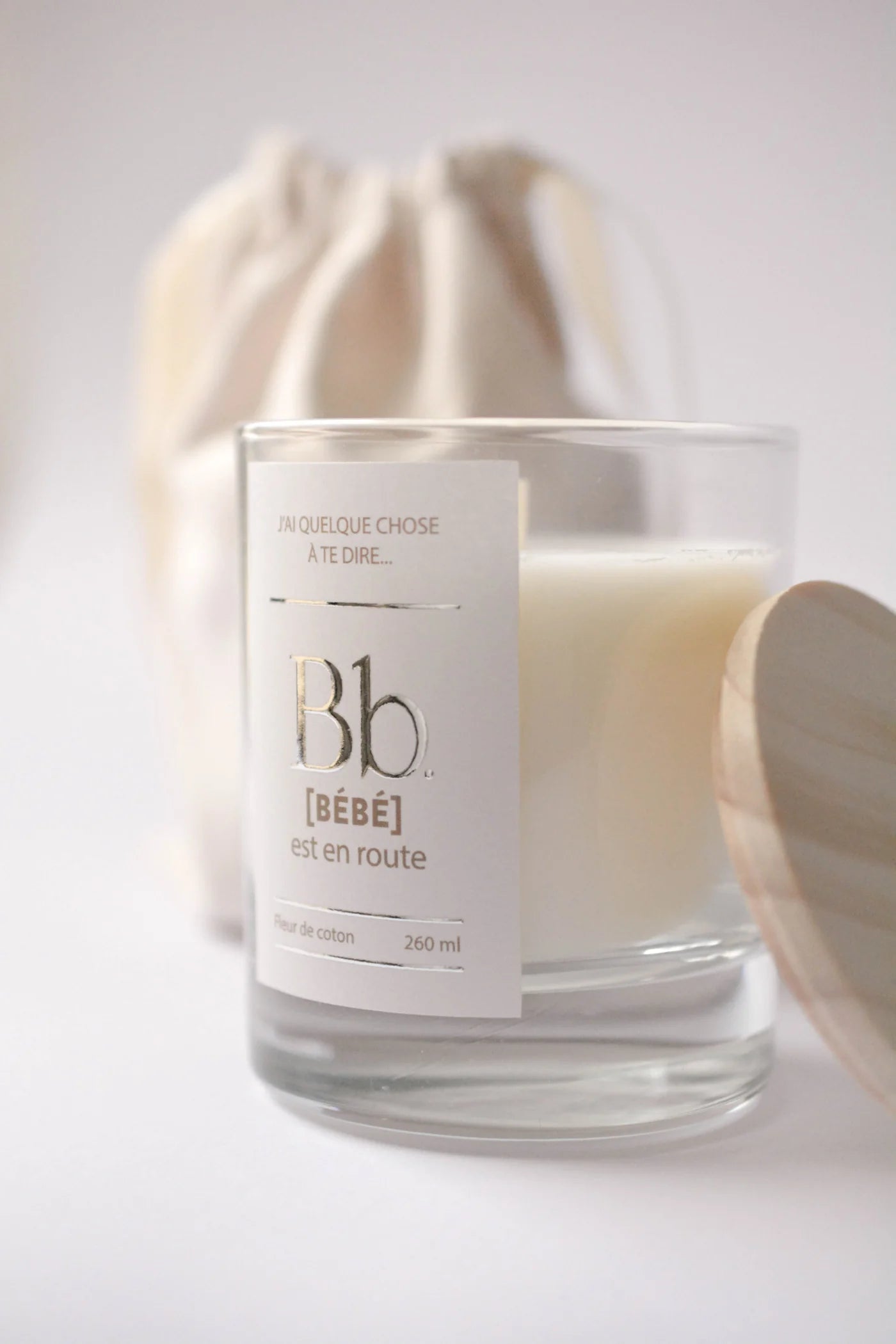 Bougie parfumée dans son pochon - Bébé en route